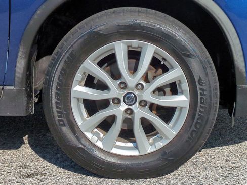 Used 2020 Nissan Rogue SV image 11