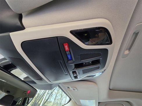 Certified 2025 Subaru Outback Limited image 31