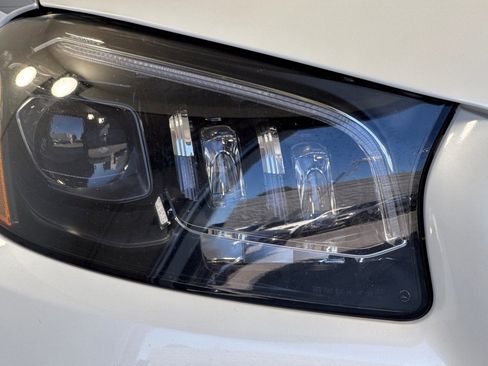Used 2021 Mercedes-Benz GLS 450 4MATIC image 10