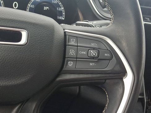 Used 2023 Jeep Grand Cherokee Laredo w/ Luxury Tech Group I image 23