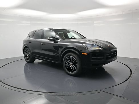 Certified 2026 Porsche Cayenne AWD/4WD image 32