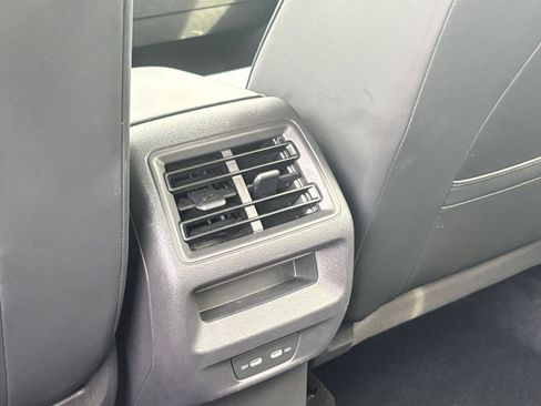 Used 2026 Volkswagen Tiguan SE AWD/4WD image 19