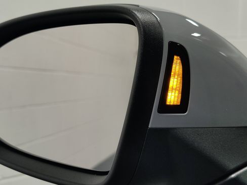 Used 2026 Volkswagen GTI SE FWD image 9