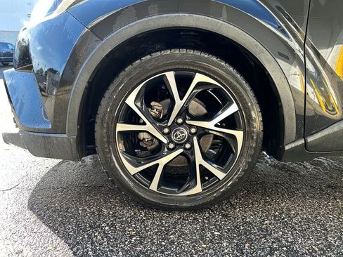 Used 2018 Toyota C-HR image 6