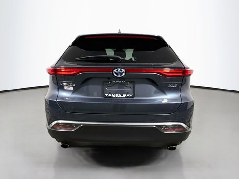 Used 2023 Toyota Venza XLE AWD/4WD image 6