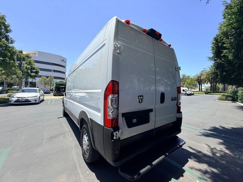 Used 2022 RAM ProMaster 2500 w/ Convenience Group FWD image 3