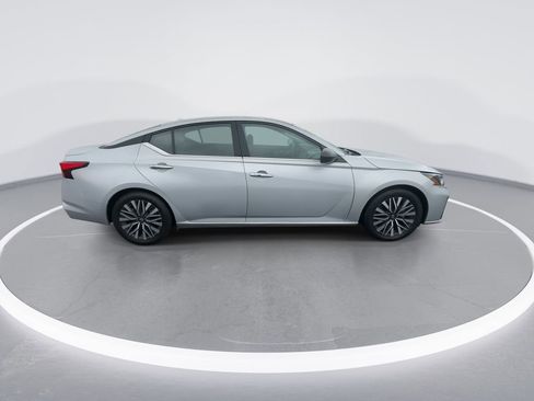 Used 2024 Nissan Altima 2.5 SV image 9