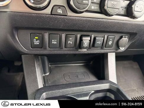 Used 2021 Toyota Tacoma TRD Sport w/ Technology Package AWD/4WD image 31