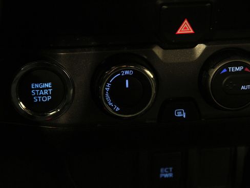 Used 2023 Toyota Tacoma TRD Off-Road image 18