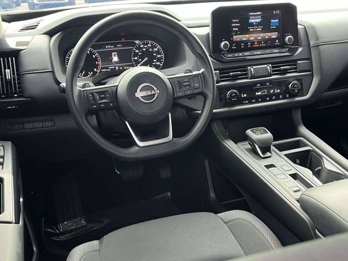 Used 2025 Nissan Pathfinder S FWD image 2