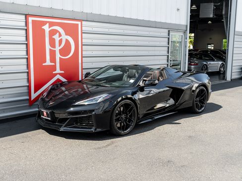 Used 2025 Chevrolet Corvette Z06 RWD image 32
