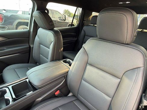 New 2027 Chevrolet Traverse LT w/ Midnight/Sport Edition FWD image 4