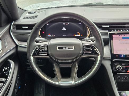 Used 2022 Jeep Grand Cherokee Overland w/ MOPAR Finishing Package AWD/4WD image 27