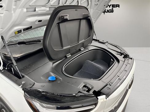 New 2024 Volvo XC40 Recharge Core w/ Protection Package Premier image 18