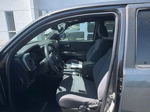 Used 2017 Toyota Tacoma TRD Sport RWD image 9