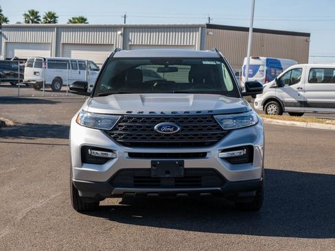 Used 2022 Ford Explorer XLT w/ Equipment Group 202A image 2