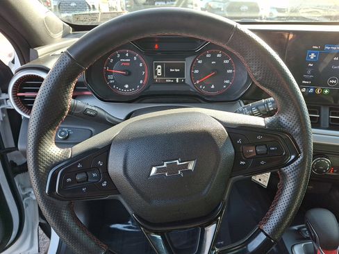 Certified 2025 Chevrolet Trax RS w/ Sunroof Package image 19