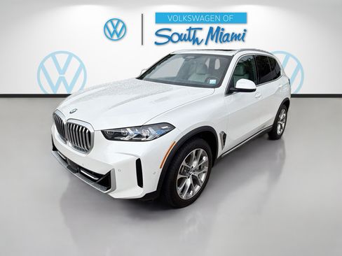 Used 2024 BMW X5 sDrive40i w/ Executive Package RWD image 3