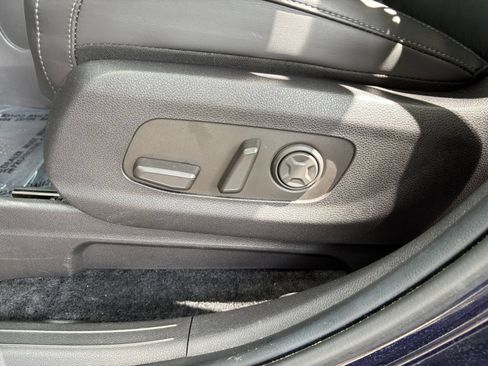 Used 2026 Kia Carnival FWD image 22