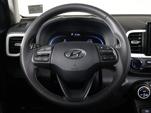 Certified 2025 Hyundai Venue Limited FWD image 31