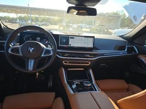 Used 2025 BMW X6 xDrive40i w/ Climate Comfort Package image 8