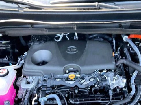 Used 2025 Toyota Sienna XSE image 32