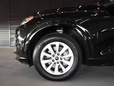 Used 2025 Audi Q6 e-tron Premium image 14