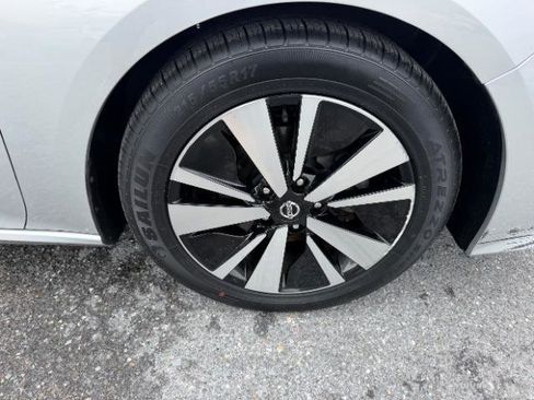 Used 2019 Nissan Altima 2.5 SL FWD image 14