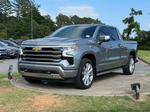 Used 2025 Chevrolet Silverado 1500 High Country w/ Technology Package AWD/4WD image 3