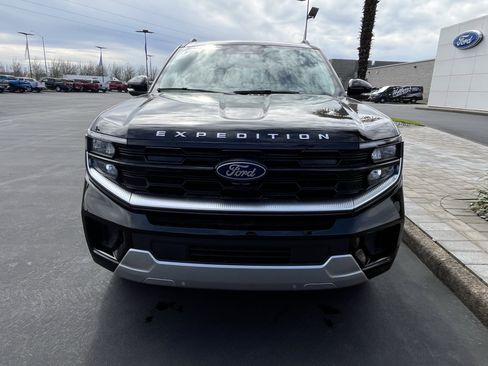 New 2026 Ford Expedition Max Platinum w/ Driver's Package image 5