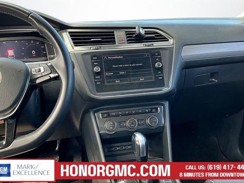 Used 2020 Volkswagen Tiguan SEL AWD/4WD image 9