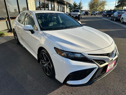 Used 2023 Toyota Camry SE image 9