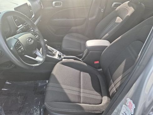 Used 2025 Hyundai Venue SEL FWD image 24