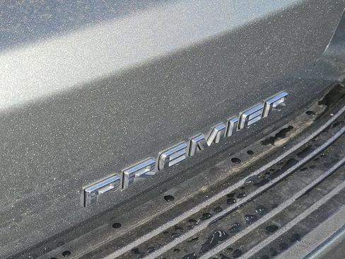 Used 2023 Chevrolet Suburban Premier image 8