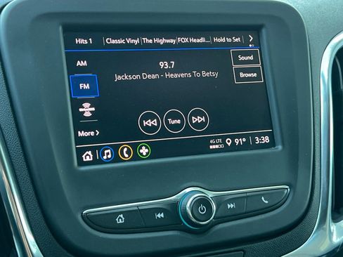 Used 2023 Chevrolet Equinox LT image 18