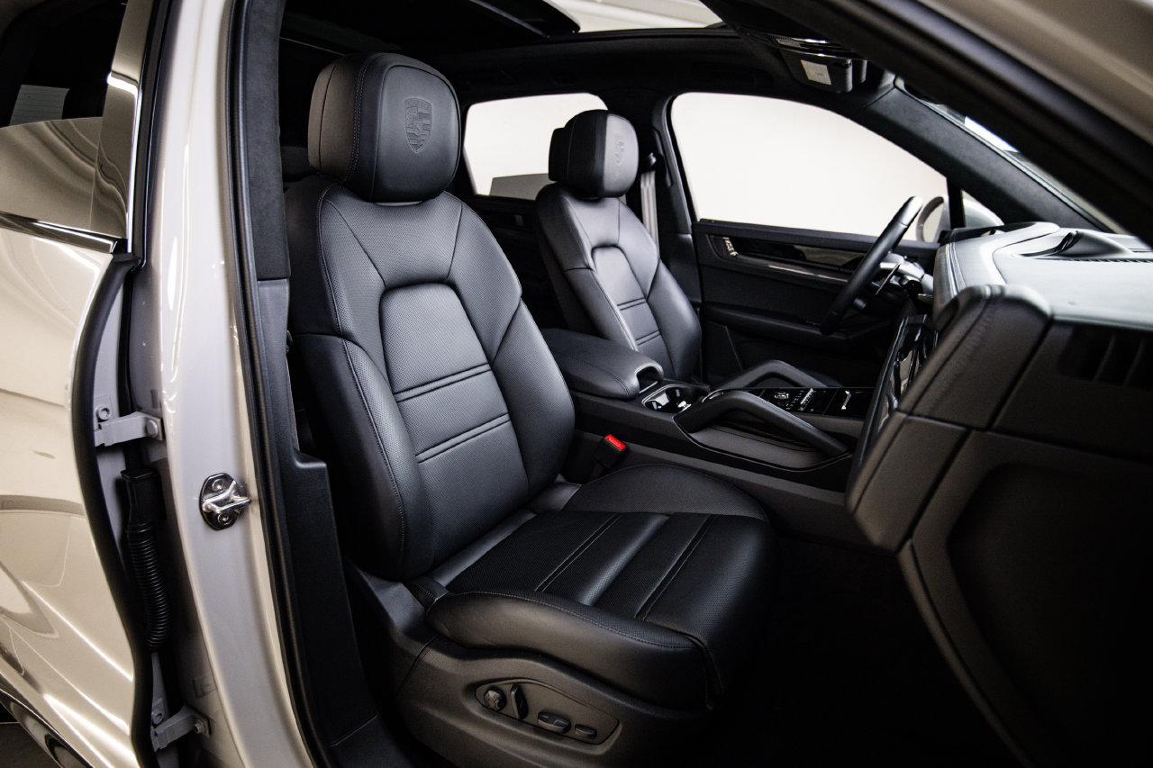 Certified 2026 Porsche Cayenne GTS AWD/4WD image 30