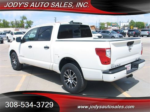 Used 2024 Nissan Titan SV AWD/4WD image 35