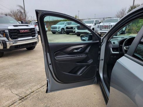 Used 2023 GMC Terrain SLE w/ Elevation Edition image 12