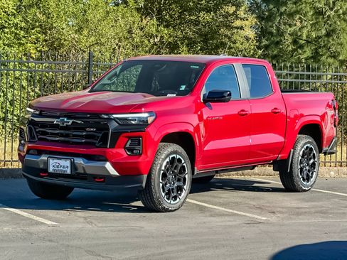 Used 2026 Chevrolet Colorado Z71 w/ Technology Package AWD/4WD image 7