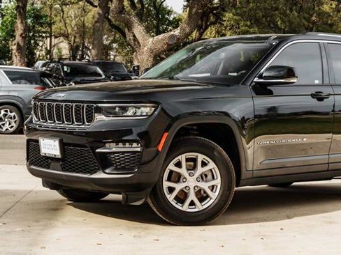 Used 2023 Jeep Grand Cherokee Limited image 3