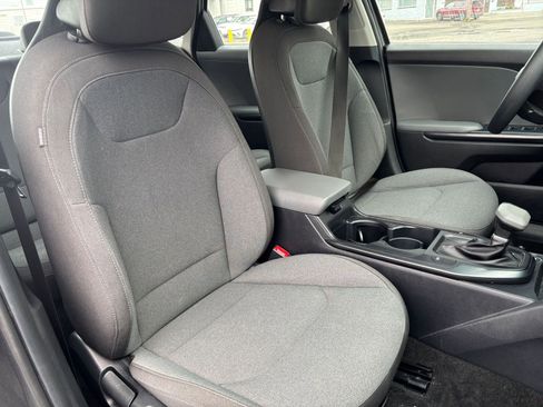 Used 2025 Kia K4 FWD image 37