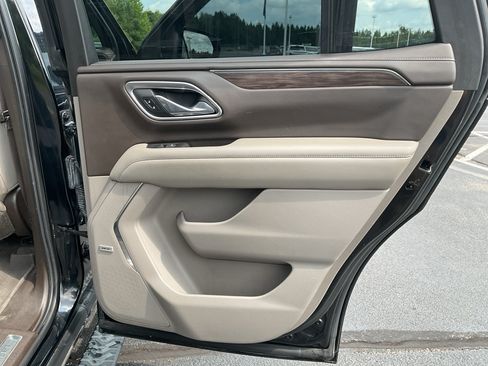 Used 2021 Chevrolet Tahoe Z71 w/ Z71 Signature Package AWD/4WD image 13