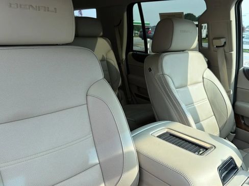 Used 2015 GMC Yukon Denali RWD image 38