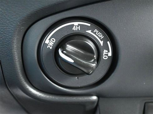 Used 2023 Nissan Frontier SV w/ Technology Package image 13