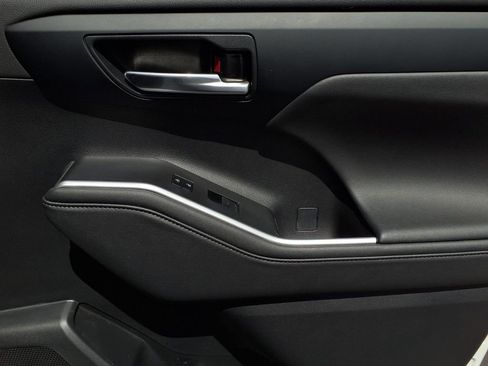 Certified 2024 Toyota Highlander XLE FWD image 26