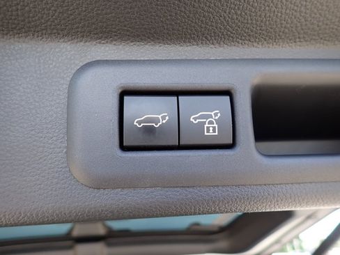 Used 2025 Toyota Sequoia Platinum AWD/4WD image 10