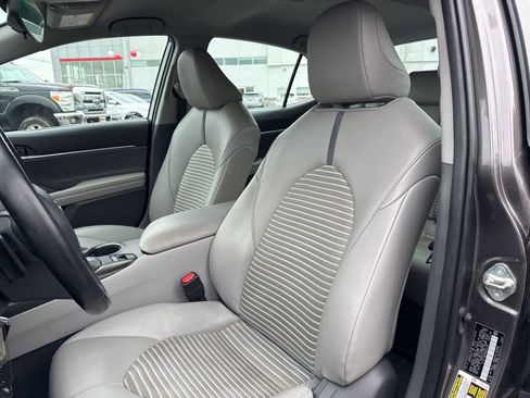 Used 2021 Toyota Camry SE image 11