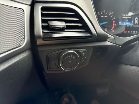 Used 2015 Ford Fusion SE w/ Equipment Group 201A FWD image 15