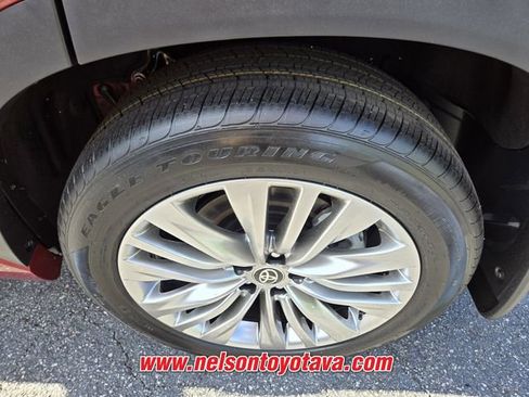 New 2026 Toyota Highlander Platinum AWD/4WD image 9