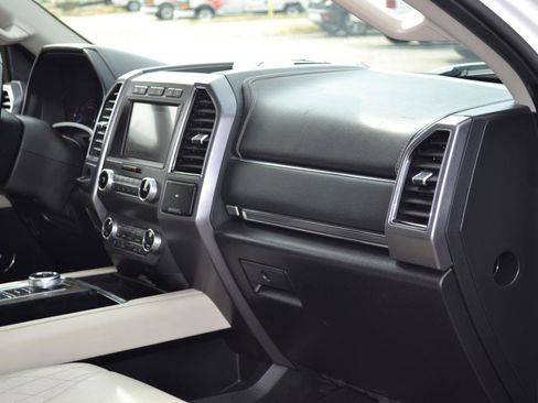 Used 2019 Ford Expedition Platinum image 33